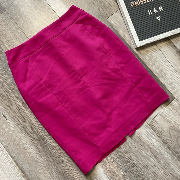 3/$30 😍 H&M Size XS Hot Pink Fuschia 19” Pencil Skirt ft. Concealed Back Zip - Picture 3 of 8